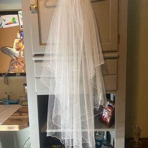 Bridal Veil with Crystals
Possible Swarovski